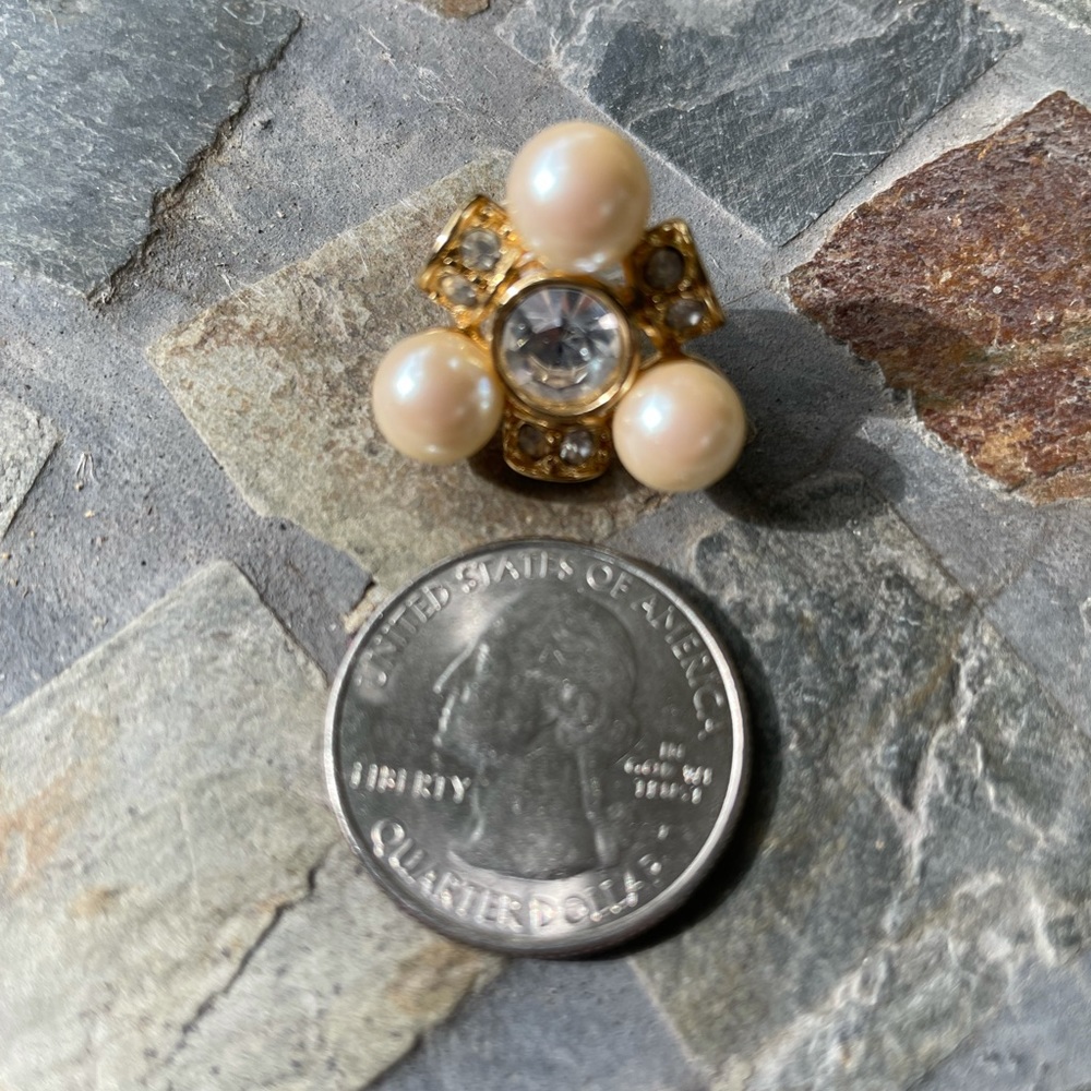 Monet 1980 14K GP Pearl/ Rhinestone stud earrings - Picture 3 of 10